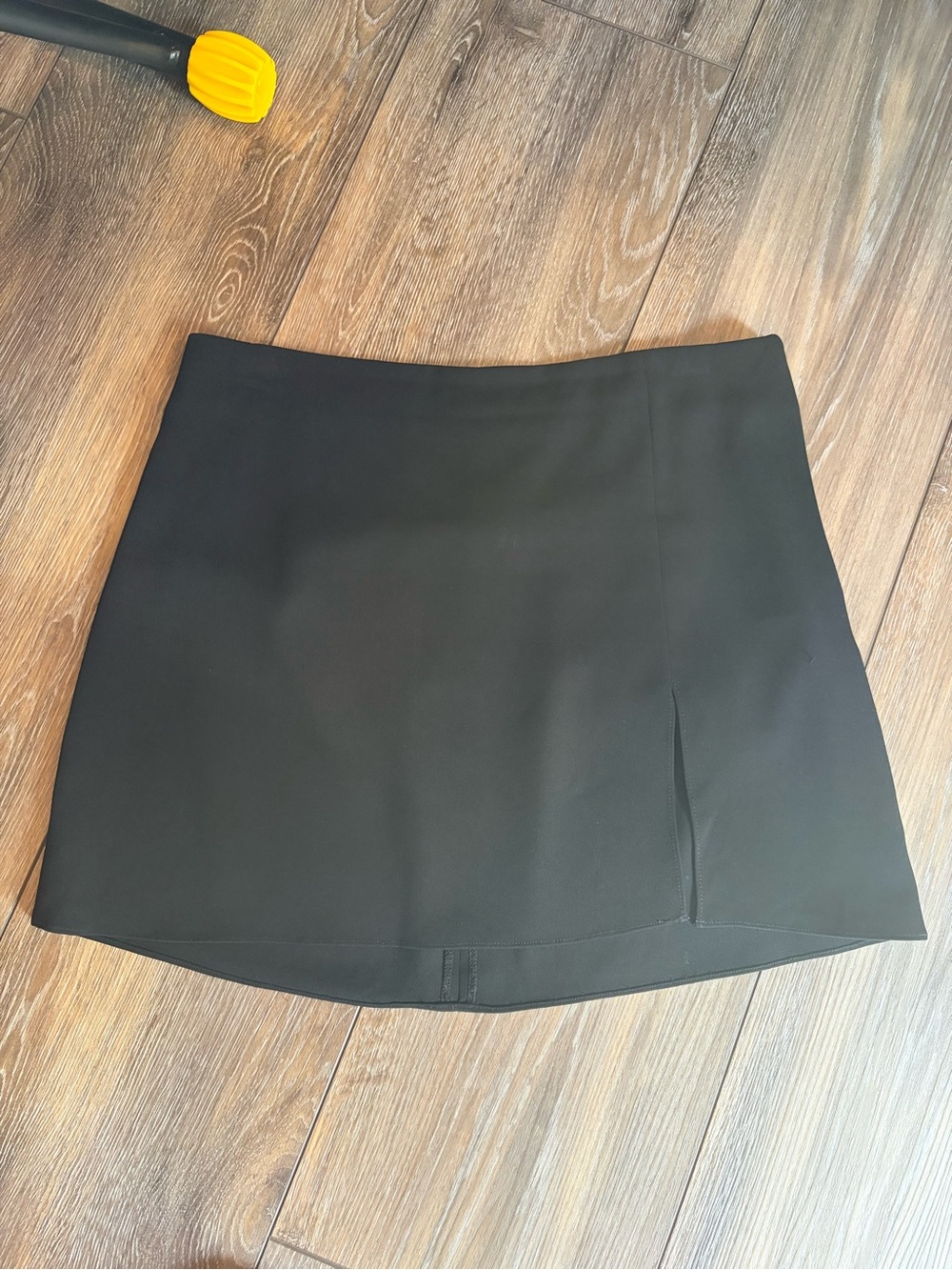 En Saison Black Mini Skirt with Front Slit